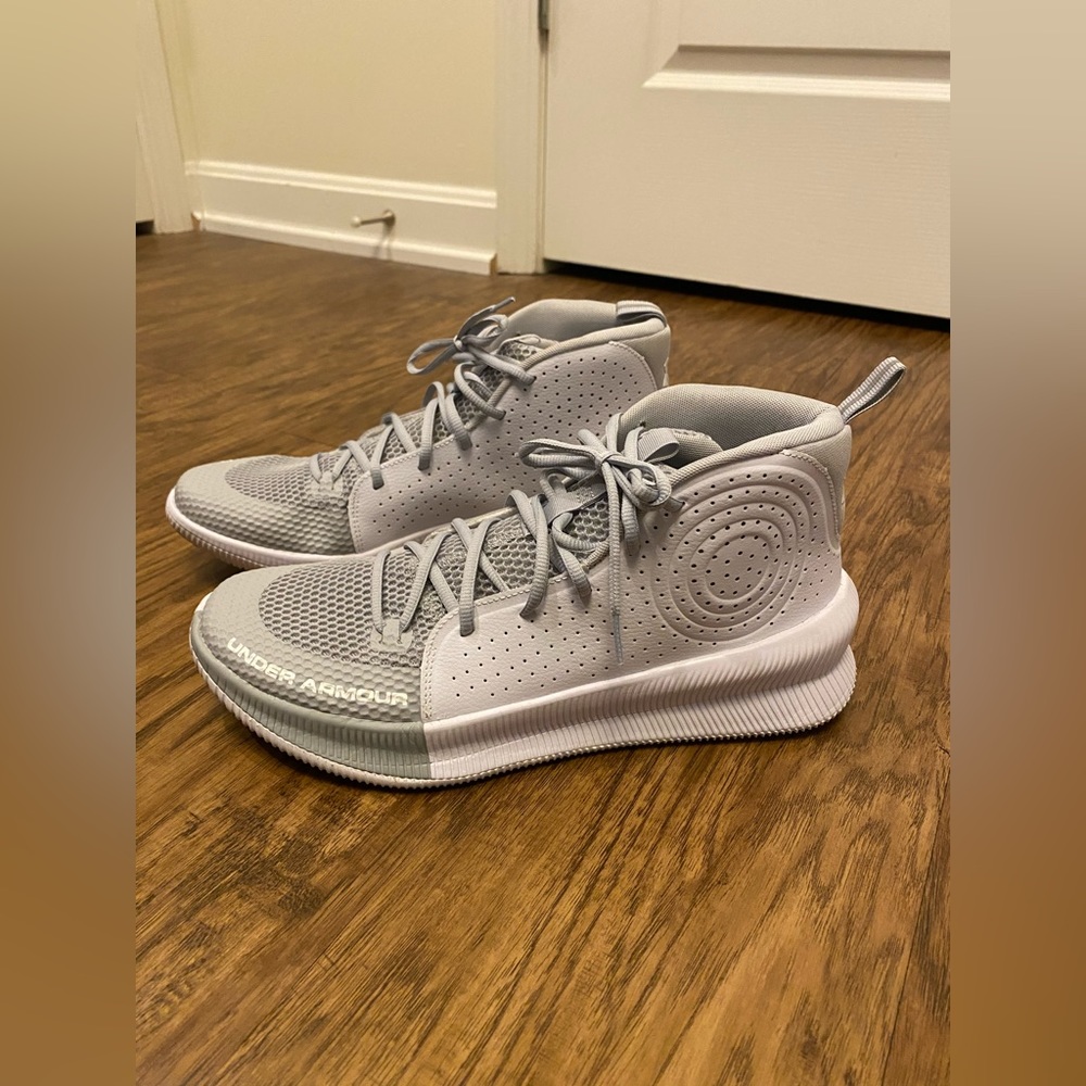 Men’s Under Armour basketball shoes UA Jet